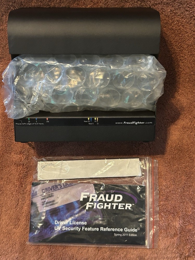 Fraud Fighter UVeritech HDX8X2-120A UV BackLight With 2 New UVF-861 Bulbs