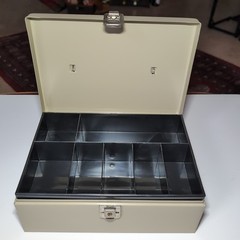 Vtg. MMF Industries Cash Metal Lock Box, no key 11″W x 7.75″D x 4″H