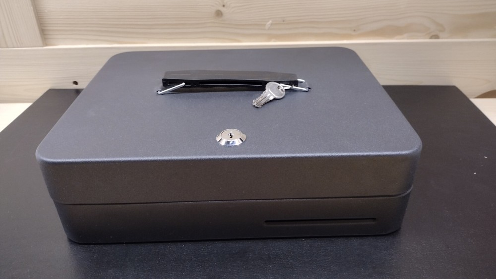 Royal Sovereign RSCB-300, Deluxe Cash Box, Safety Deposit Slot