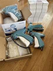 Lot of 4 Stitch Guns For Clothing & 1000 Labels – Merchandise Tag Guns