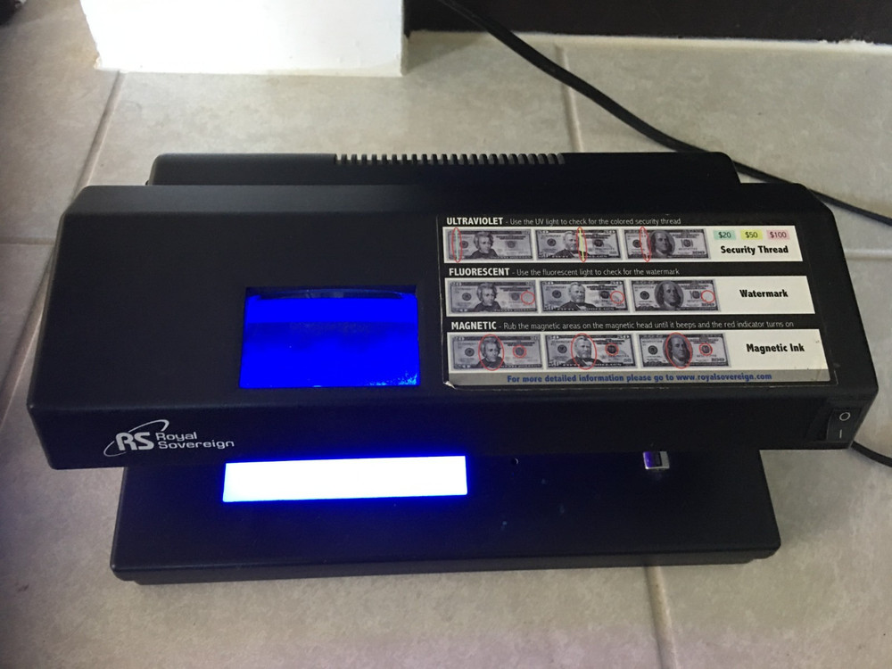 Used /ROYAL SOVEREIGN COUNTERFEIT DETECTOR RCD-2000 Tested Working