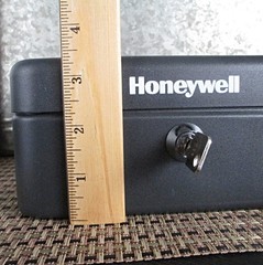 Honeywell branded cash box with interior tray, C516-3