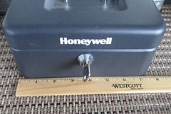 Honeywell branded cash box with interior tray, C516-3