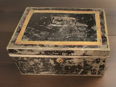 Antique Metal Cash Box Safe Rusty Black, Red, & Brown No Key 10.25×7.5×4.66