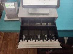 Clover POS Cash Register System – Touchscreen Display + Card Reader
