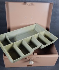 VINTAGE FLASH FILING METAL CASH LOCK BOX W/KEY STRONG BOX SAFE W/TRAY EXCELLENT!