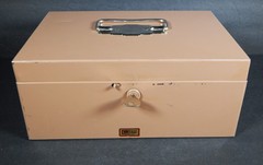 VINTAGE FLASH FILING METAL CASH LOCK BOX W/KEY STRONG BOX SAFE W/TRAY EXCELLENT!