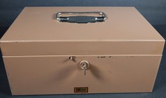 VINTAGE FLASH FILING METAL CASH LOCK BOX W/KEY STRONG BOX SAFE W/TRAY EXCELLENT!