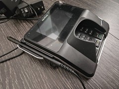 Verifone MX 915 Credit Card Terminal + stylus + PoE adapter, tested and turns on